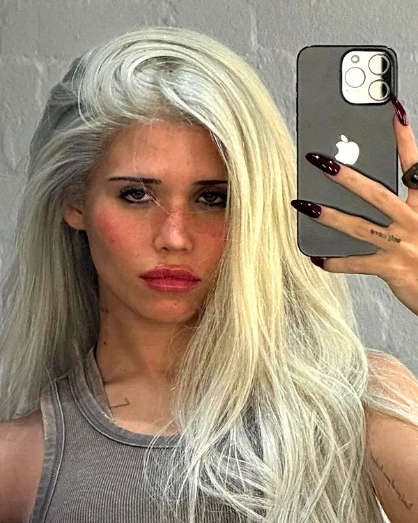 chica.niebla instagram image archive image