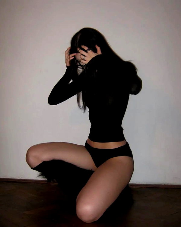 chica.niebla instagram image archive image