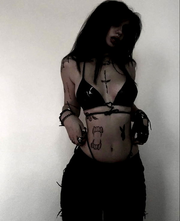 chica.niebla instagram image archive image