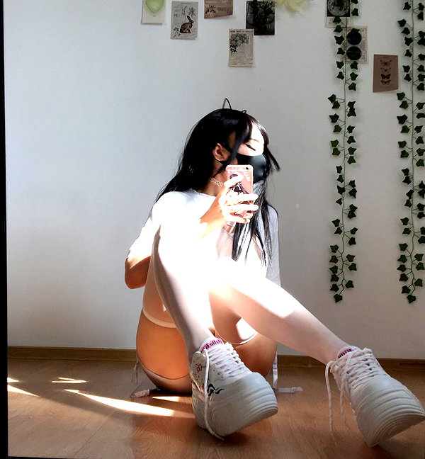 cyberkitty_____ instagram image archive image