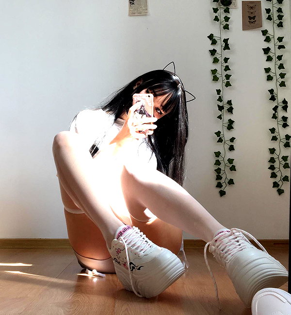 cyberkitty_____ instagram image archive image