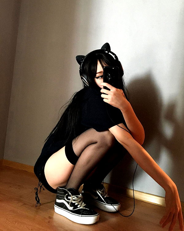 cyberkitty_____ instagram image archive image