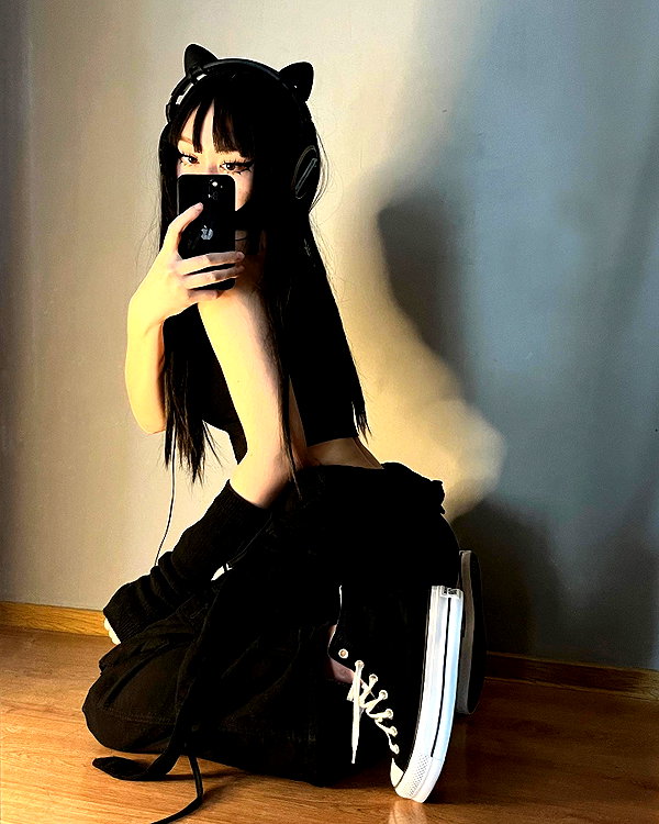 cyberkitty_____ instagram image archive image