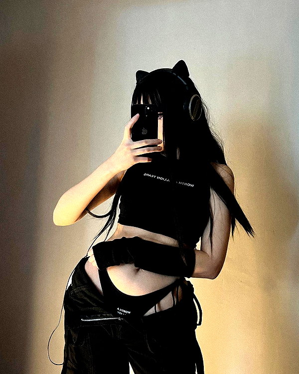 cyberkitty_____ instagram image archive image