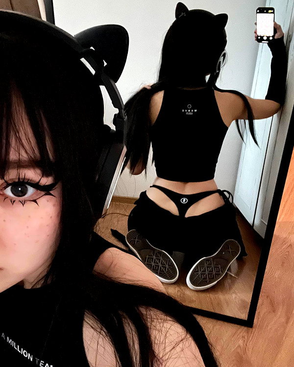 cyberkitty_____ instagram image archive image