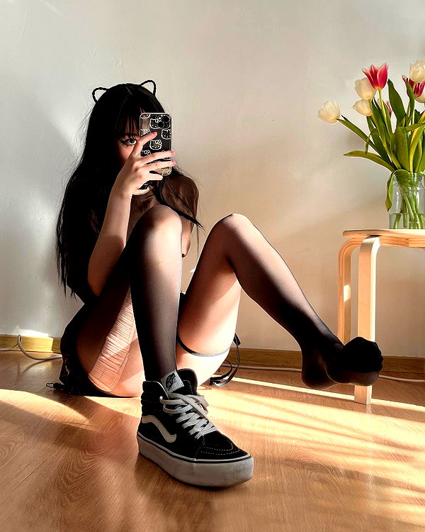 cyberkitty_____ instagram image archive image