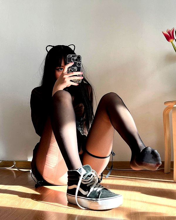 cyberkitty_____ instagram image archive image