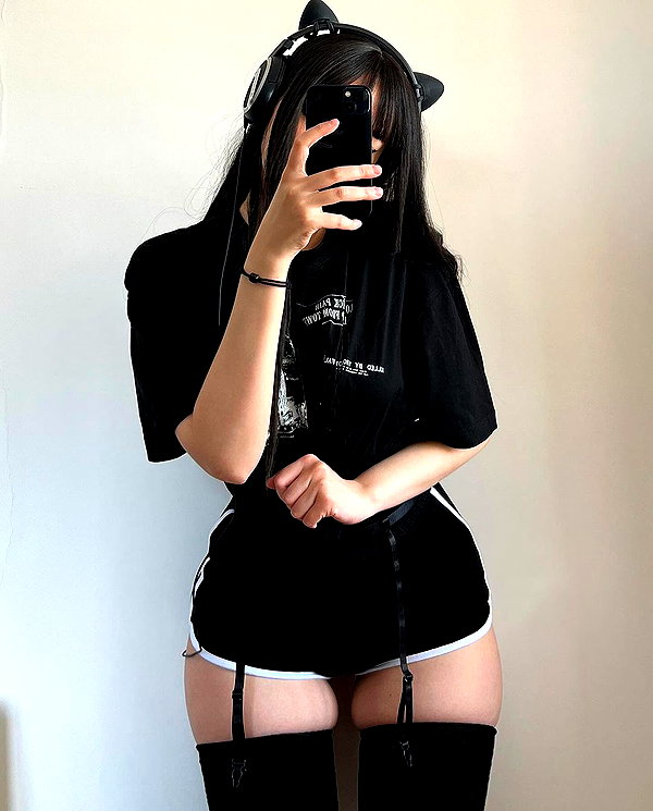 cyberkitty_____ instagram image archive image
