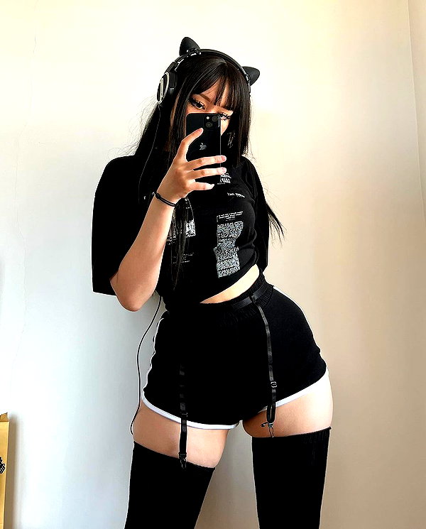 cyberkitty_____ instagram image archive image