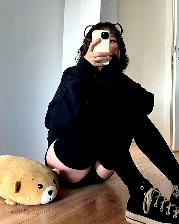 cyberkitty_____ instagram image archive image