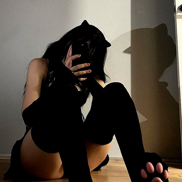 cyberkitty_____ instagram image archive image