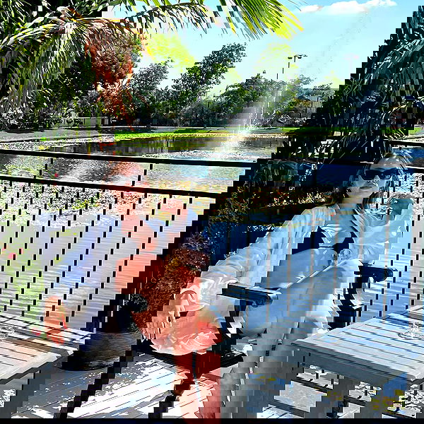 dana_ratushany image ~ Altpins