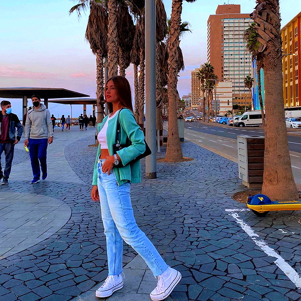 daniella_zeldis instagram image archive image