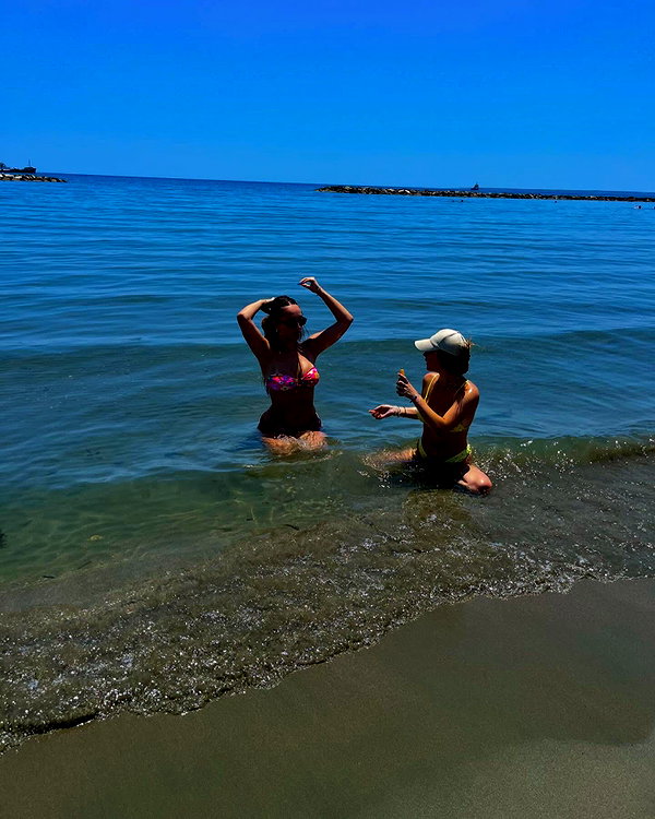 dari.hurvits instagram image archive image