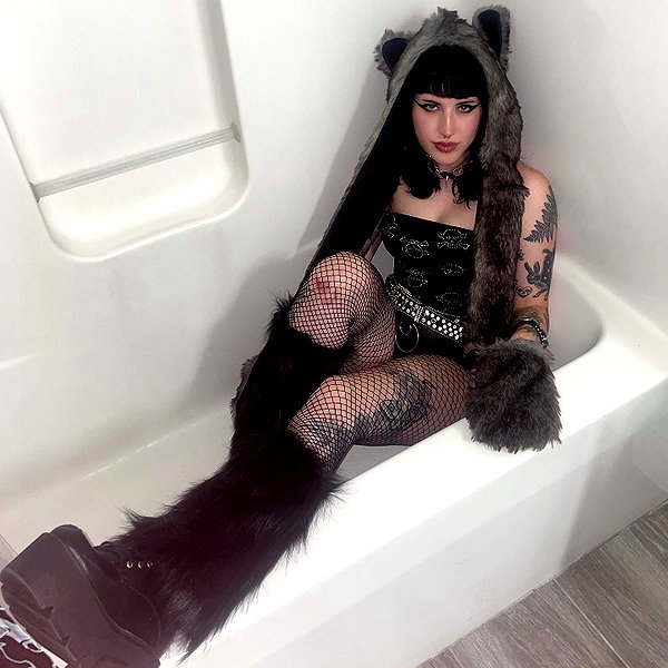deadgjrl instagram image archive image