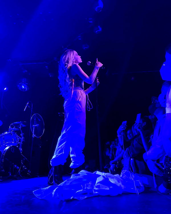 dovecameron instagram image archive image