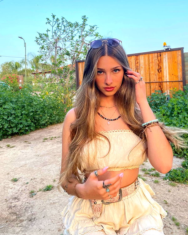 ella_netzer8 instagram image archive image
