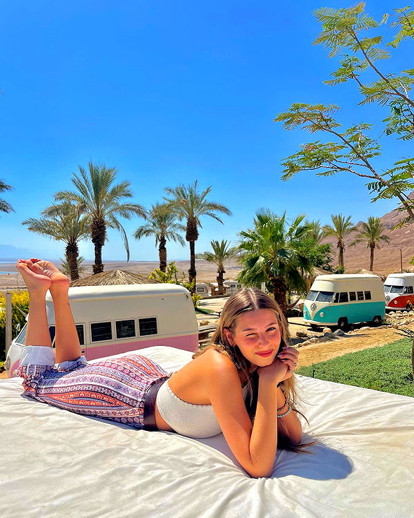 ella_netzer8 instagram image archive image