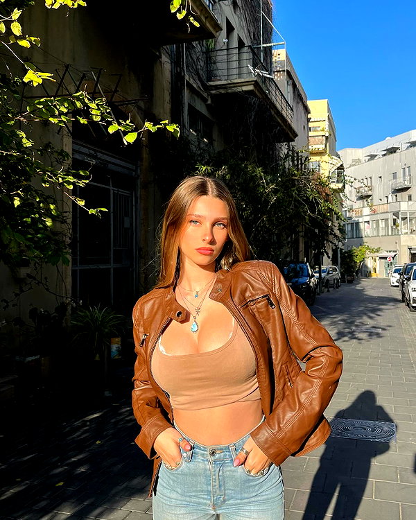 ella_netzer8 instagram image archive image