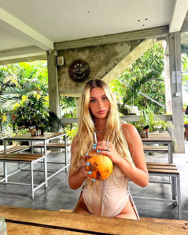 ella_netzer8 instagram image archive image