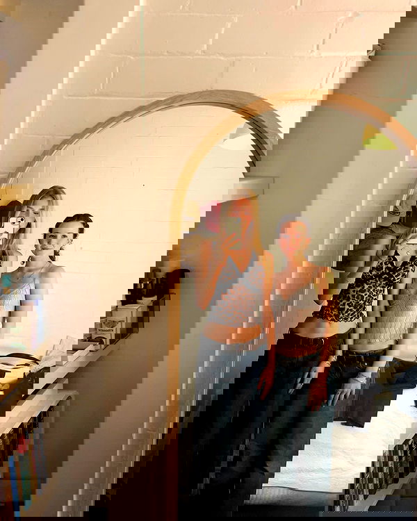 ellamwatts_ ellamwatts_ archive image