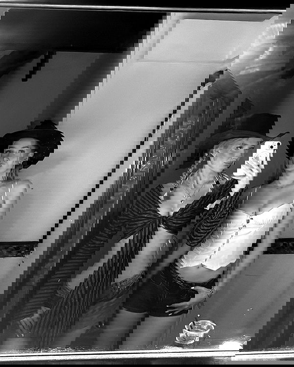 ellamwatts_ ellamwatts_ archive image