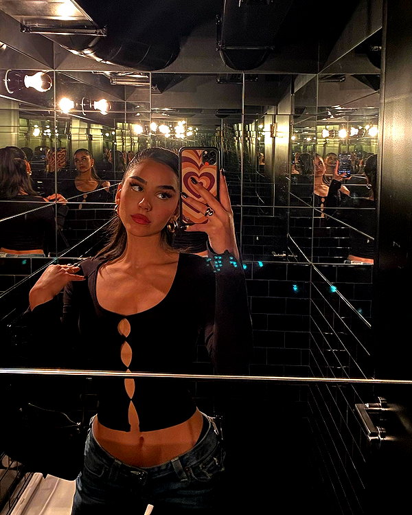 emilia.nia instagram image archive image
