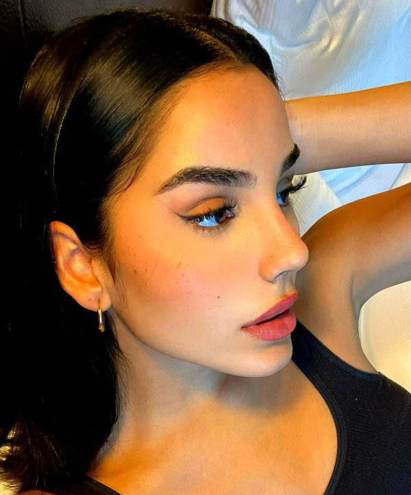 emilia.nia instagram image archive image