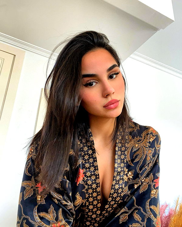 emilia.nia instagram image archive image