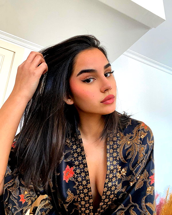 emilia.nia instagram image archive image