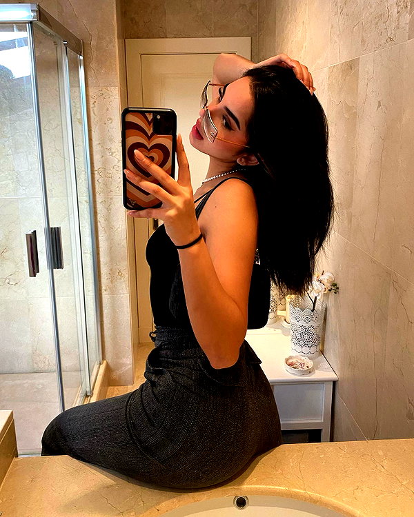 emilia.nia instagram image archive image