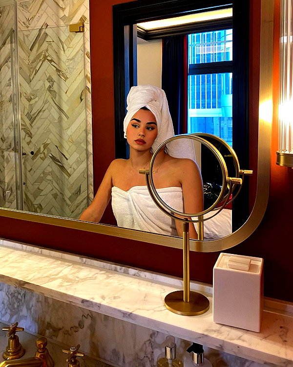 emilia.nia instagram image archive image