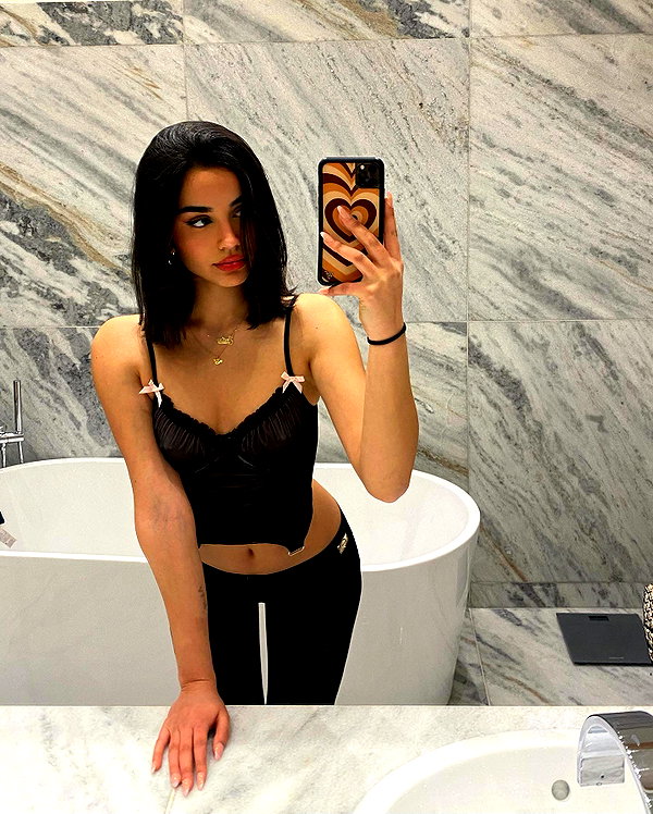 emilia.nia instagram image archive image