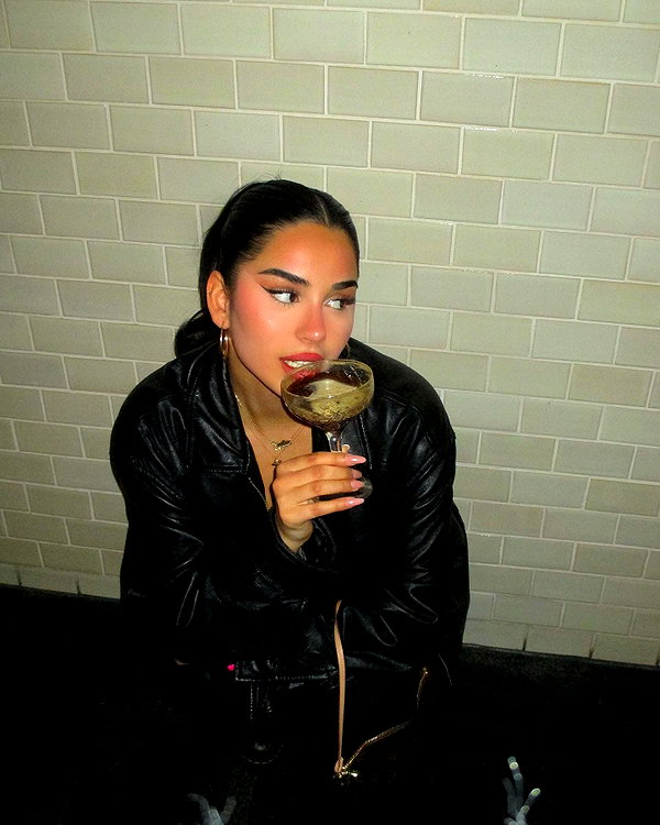 emilia.nia instagram image archive image
