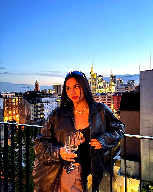 emilia.nia instagram image archive image