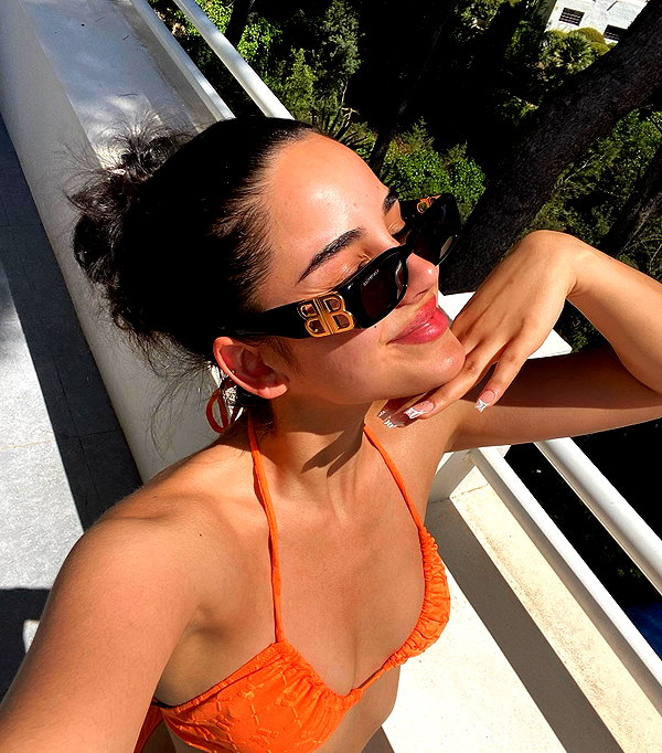 emilia.nia instagram image archive image