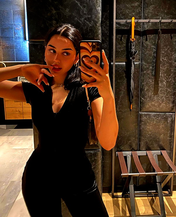 emilia.nia instagram image archive image