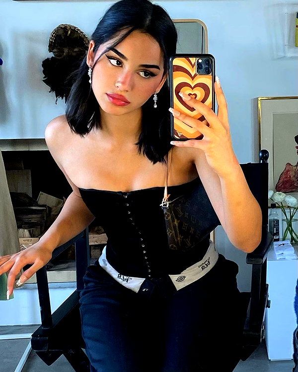 emilia.nia instagram image archive image