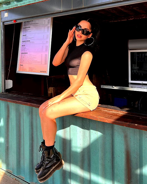 emilia.nia instagram image archive image