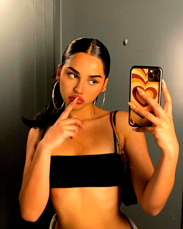emilia.nia instagram image archive image