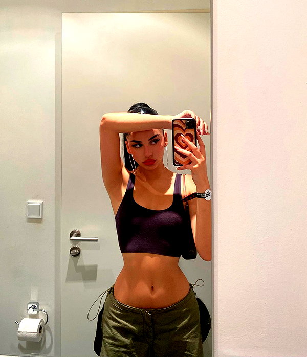 emilia.nia instagram image archive image