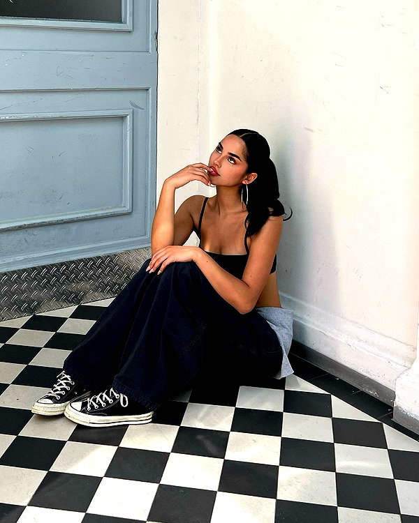 emilia.nia instagram image archive image