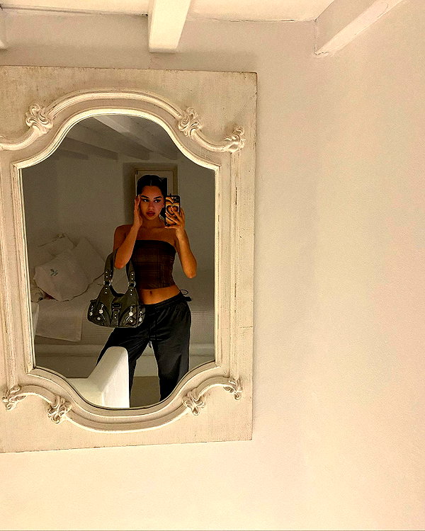 emilia.nia instagram image archive image