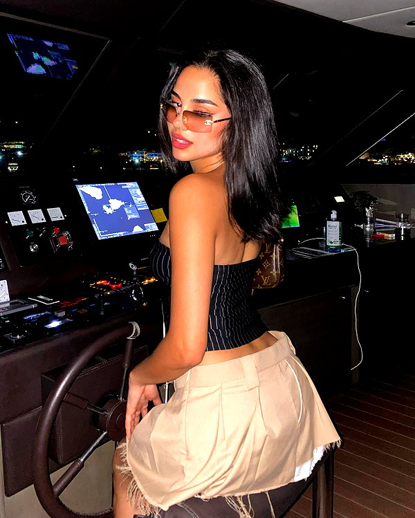 emilia.nia instagram image archive image