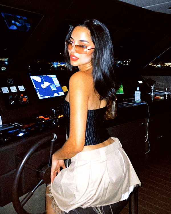 emilia.nia instagram image archive image