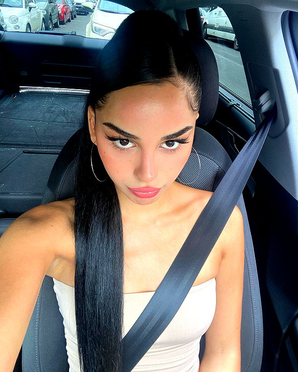 emilia.nia instagram image archive image