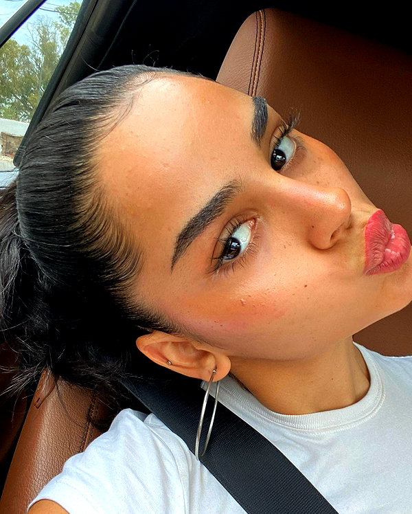 emilia.nia instagram image archive image