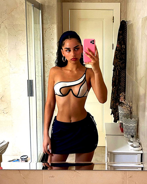 emilia.nia instagram image archive image