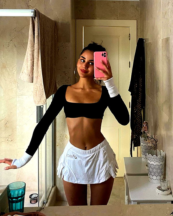 emilia.nia instagram image archive image