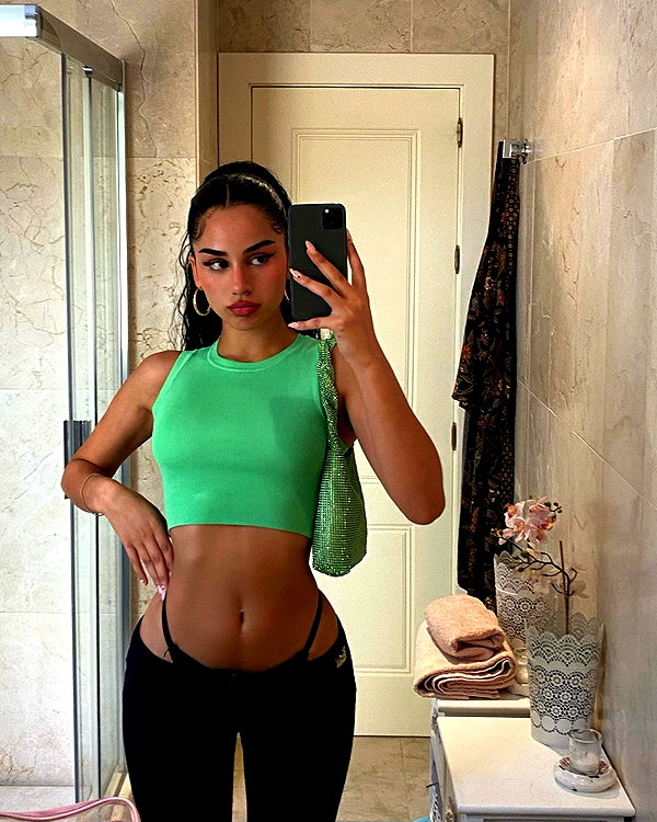 emilia.nia instagram image archive image